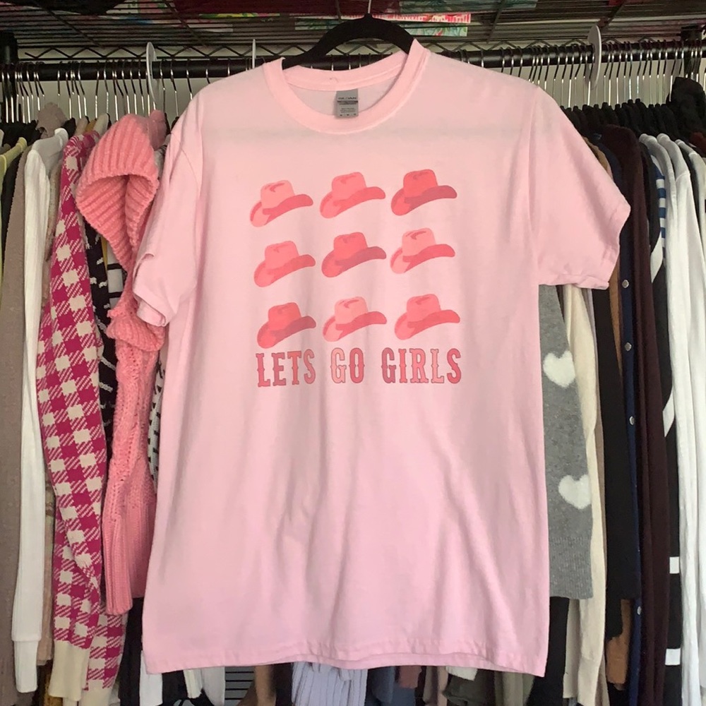 Boutique lets go girls t shirt medium EUC cowboy hat